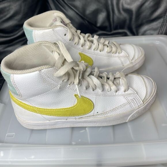 Nike W Blazer Mid '77 ESS DJ3050-101 Yellow Size 6.5 Y - Picture 7 of 10